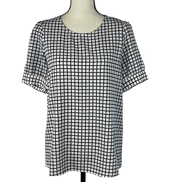 Adrianna Papell Tops - Adrianna Papell Small Top Puff Sleeves Geometric Checks Round Neck Rear Keyhole